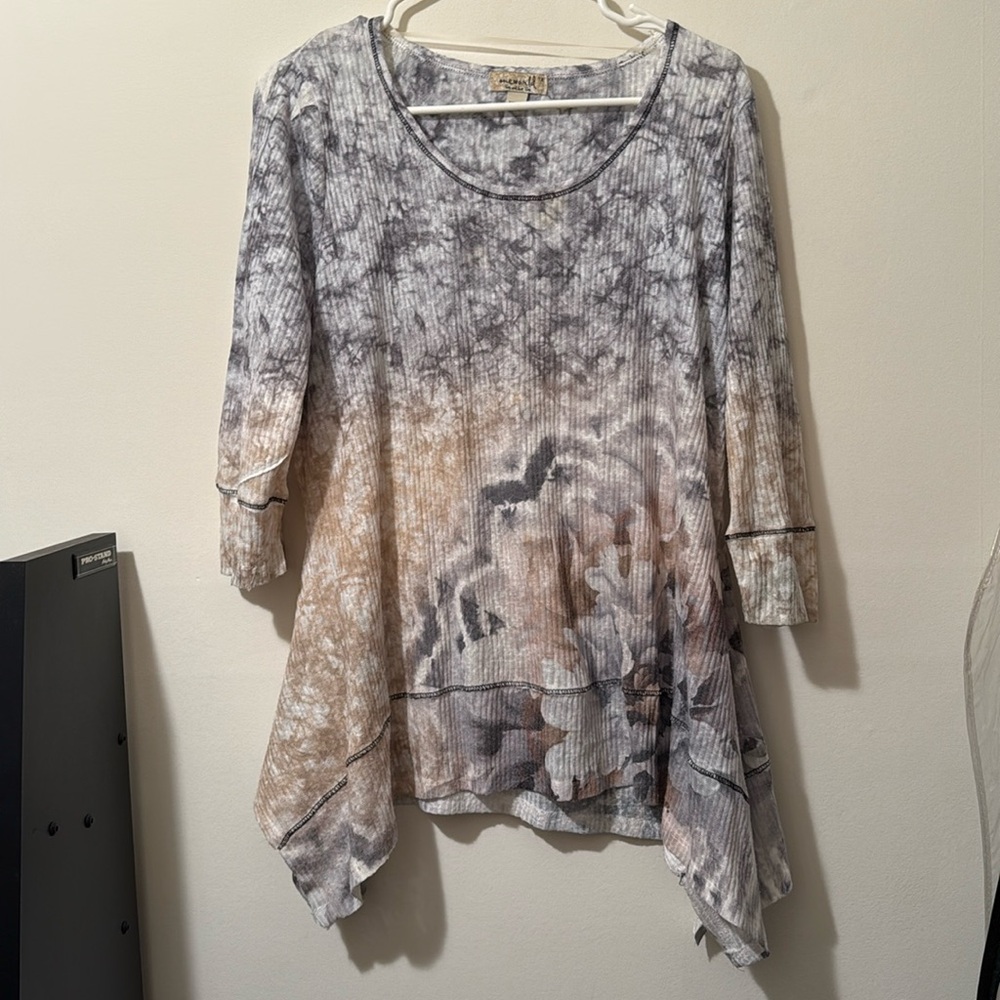 Woman’s One World Tunic 1X grey gold white 3/4 sleeve